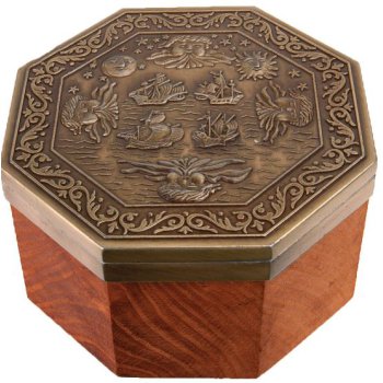 Elegancki, hiszpański kompas mosiężny na zawiasie Kardana w drewnianej obudowie - stylowy prezent, morski upominek