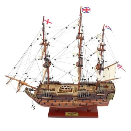 Drewniany model jednego z najsłynniejszych żaglowców w historii - HMS “Victory