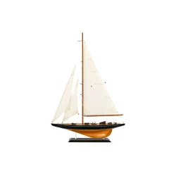 Drewniany model legendarnego jachtu J-Class