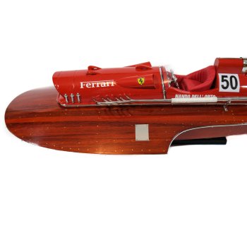 Model jedynej na świecie łodzi motorowej z silnikiem Ferrari, hydroplanu “Arno XI” który dzierży niepobity rekord prędko