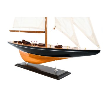 Drewniany model legendarnego jachtu J-Class