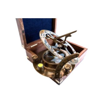 Zegar słoneczny z kompasem z patynowanego mosiądzu w drewnianym, marynistycznym pudełku