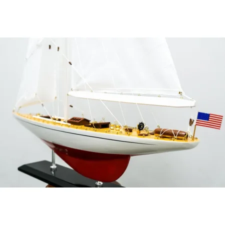 Drewniany model jachtu J Class z 1937 “Ranger”, zwycięzca regat America's Cup