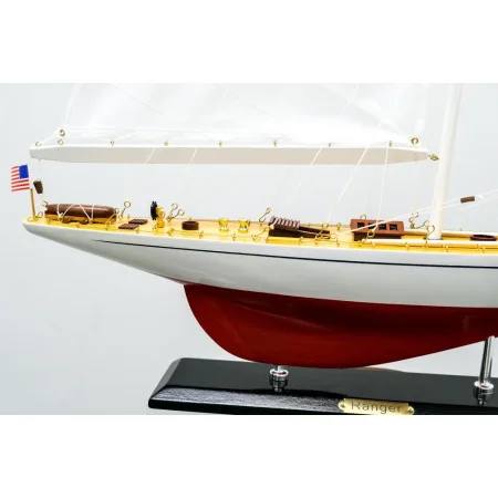 Drewniany model jachtu J Class z 1937 “Ranger”, zwycięzca regat America's Cup