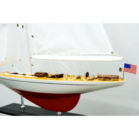 Drewniany model jachtu J Class z 1937 “Ranger”, zwycięzca regat America's Cup