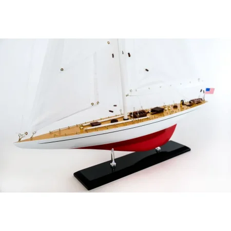 Drewniany model jachtu J Class z 1937 “Ranger”, zwycięzca regat America's Cup