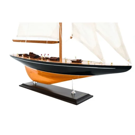 Drewniany model legendarnego jachtu J-Class